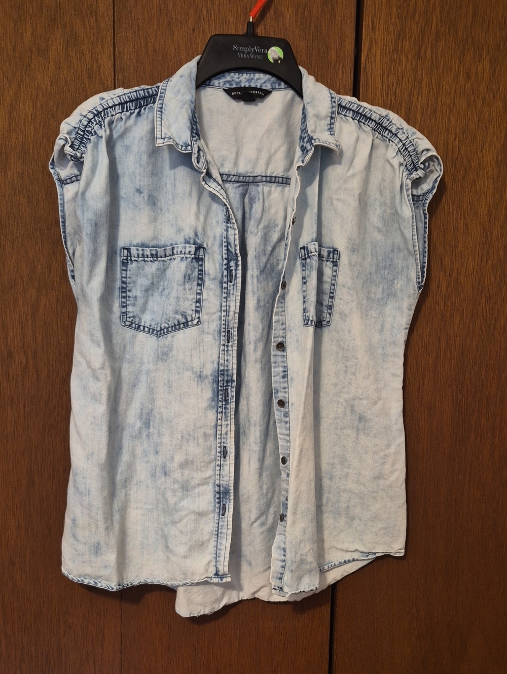 Rock & Republic Light Washed Denim Button-Up Shirt SZ M